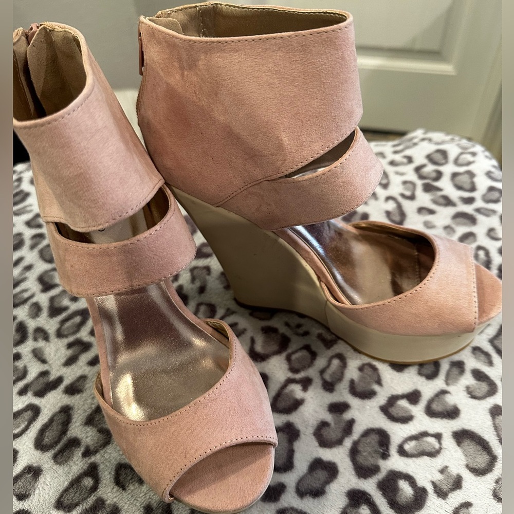 Qupid size 7 wedges